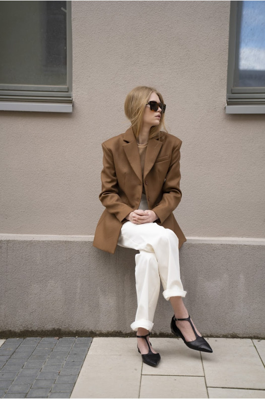 Коричневый 