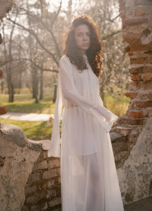 Платье с вырезом и бантом в длине макси из шелка фото 821