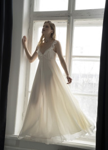 Платье макси с открытым лифом из шелка фото 789