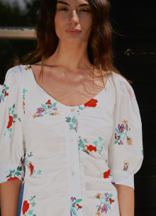 Платье-рубашка с дизайнерским вырезом фото 846811