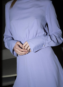 Шелковое мини платье со стойкой и манжетами  фото 1232594