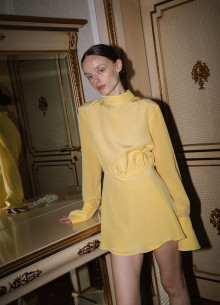 Шелковое мини платье со стойкой и манжетами  фото 1232590