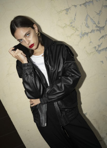 Бомбер на молнии из натуральной кожи  фото 1233010